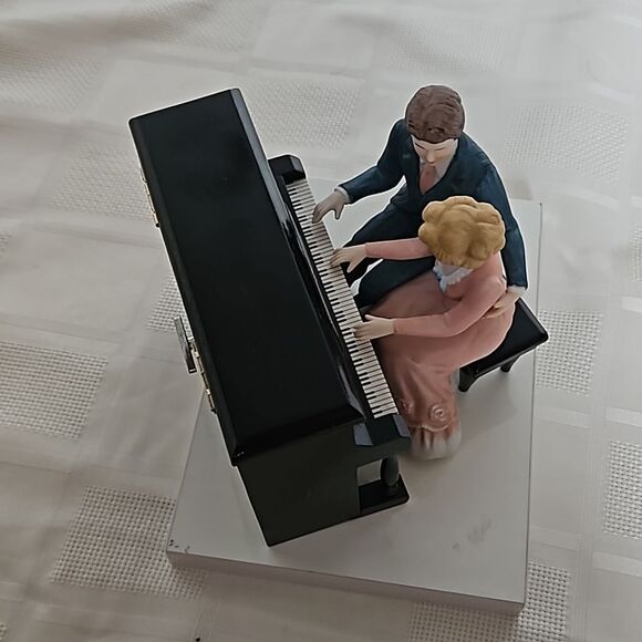 Enesco Vintage 1987 Couple Play Piano Anniversary Waltz Musical Box Wooden - Picture 3 of 16